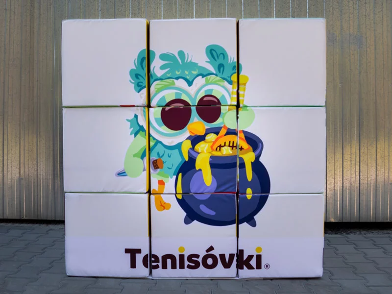 Advertising Cube Pouffes – Wall – Tenisóvki