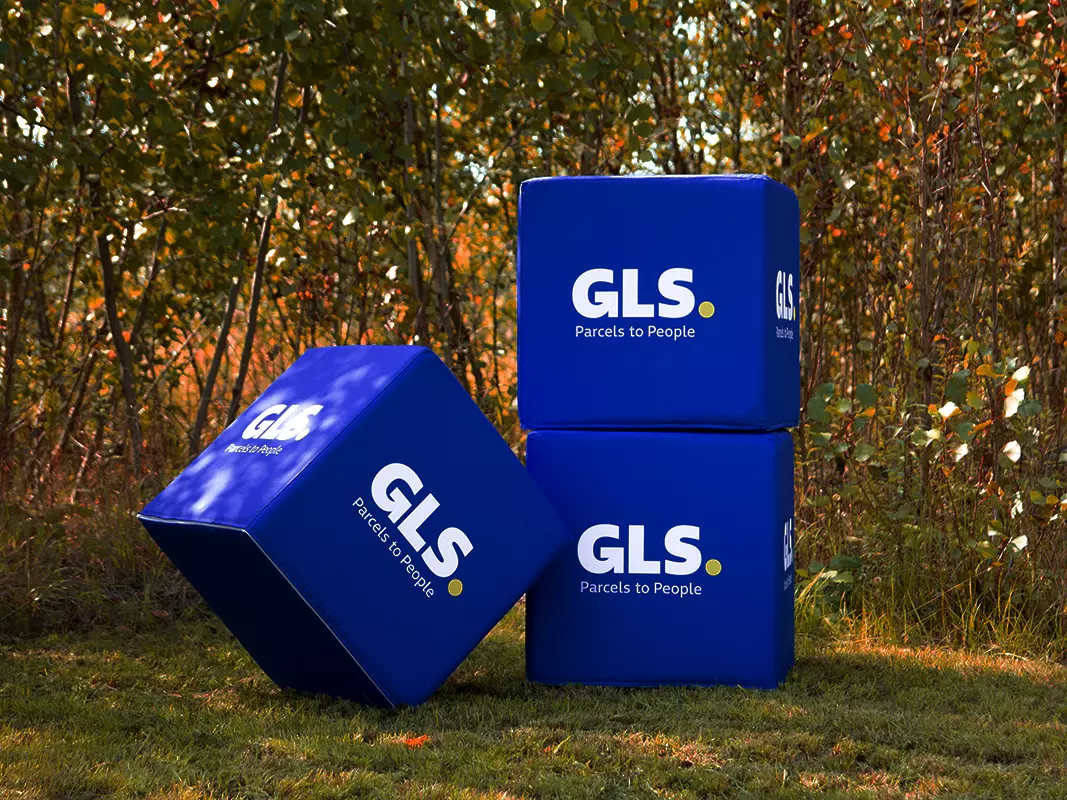 Advertising Cube Puoffes GLS